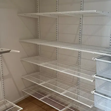 Modern, Bright 2 Bedroom With Great Views