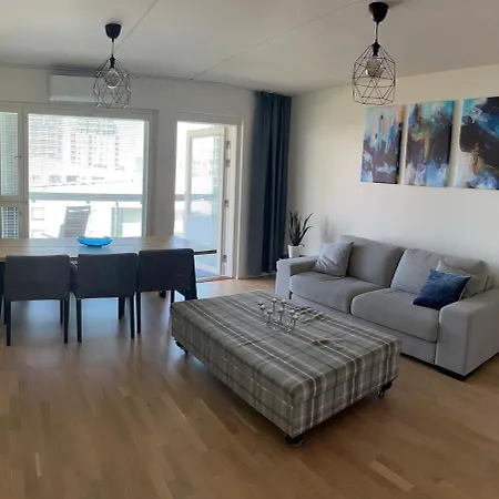 Modern, Bright 2 Bedroom With Great Views Appartement
